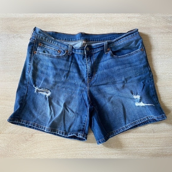 Levi’s Blue Denim Classic Jean Shorts Mom Style Dark/Medium Wash Distressed - Picture 1 of 11